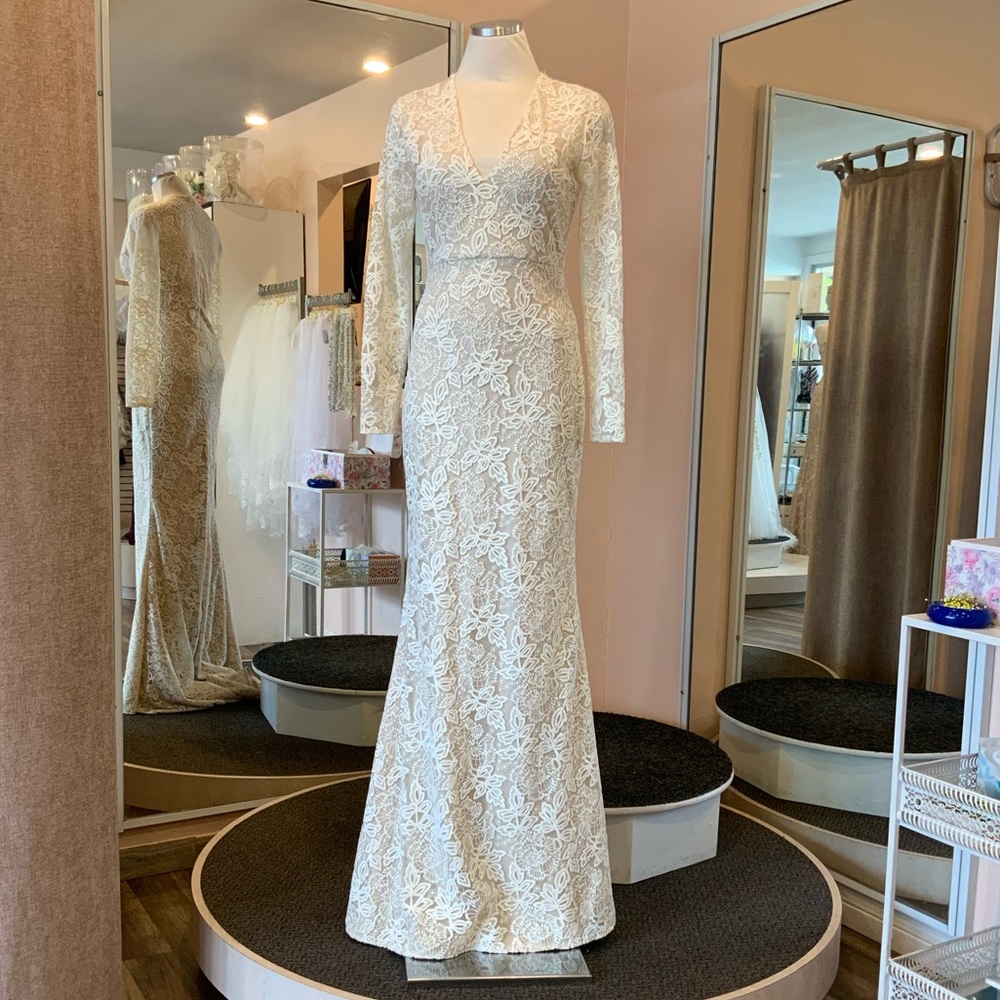Lace Wedding Dress Like-New with Tag